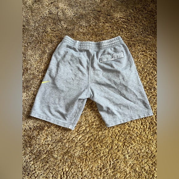 Men’s Nike Lounge Shorts - Picture 2 of 2